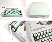 Load image into Gallery viewer, Hermes Baby Typewriter - qwertz (DeLuxe Case)