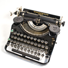 Lade das Bild in den Galerie-Viewer, 1960er Underwood 23 Classic Heißrot