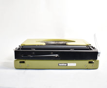 Load image into Gallery viewer, 1974 Brother De Luxe 220 Typewriter