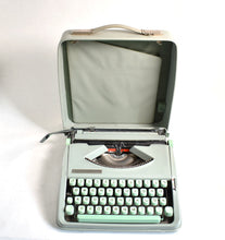 Load image into Gallery viewer, Hermes Baby Typewriter - qwertz (DeLuxe Case)