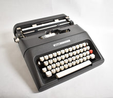 Load image into Gallery viewer, 1970s Olivetti Lettera 35 Typewriter