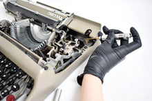 Load image into Gallery viewer, Metal Precision Oiler