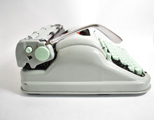 Load image into Gallery viewer, 1965 Hermes 3000 Typewriter - Petit Pica, New Platen