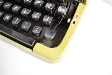 Load image into Gallery viewer, 1977 Brother De Luxe 220 Typewriter