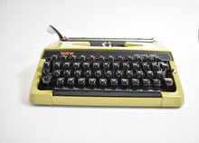 Load image into Gallery viewer, 1977 Brother De Luxe 220 Typewriter
