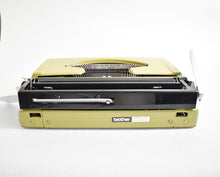 Load image into Gallery viewer, 1977 Brother De Luxe 220 Typewriter