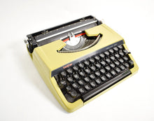Load image into Gallery viewer, 1977 Brother De Luxe 220 Typewriter