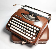 Load image into Gallery viewer, Olivetti Lettera 82 Typewriter - Chocolate Brown
