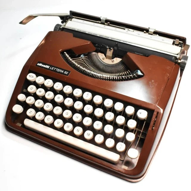 Olivetti Lettera 82 Typewriter - Chocolate Brown