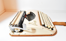 Load image into Gallery viewer, 1958 Princess 300 with De Luxe case