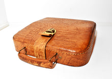 Load image into Gallery viewer, 1958 Princess 300 with De Luxe case