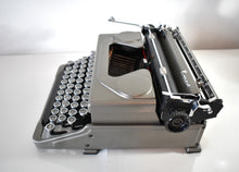 Load image into Gallery viewer, Stunning 1951 Everest Mod. 90 Typewriter