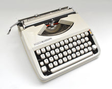 Load image into Gallery viewer, 1976 Hermes Baby Typewriter - English keyboard