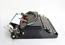 Load image into Gallery viewer, Superb 1934 Remington Portable 5