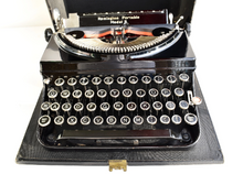 Load image into Gallery viewer, Superb 1934 Remington Portable 5