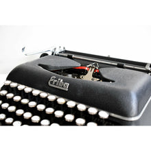 Load image into Gallery viewer, VERY RARE* 1961 Hebrew Erika 12 w/ glass keys