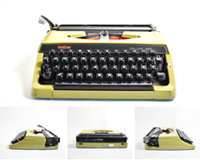 Load image into Gallery viewer, 1974 Brother De Luxe 220 Typewriter
