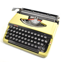 Load image into Gallery viewer, 1974 Brother De Luxe 220 Typewriter
