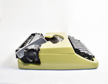 Load image into Gallery viewer, 1974 Brother De Luxe 220 Typewriter
