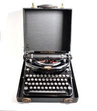 Lade das Bild in den Galerie-Viewer, 1938 Remington Modell 1 Schreibmaschine
