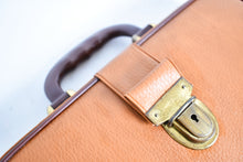 Load image into Gallery viewer, 1967 Hermes Baby Typewriter - New Platen
