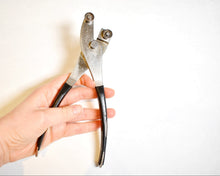 Load image into Gallery viewer, AMES Typewriter Repair Tool - Typebar Bender
