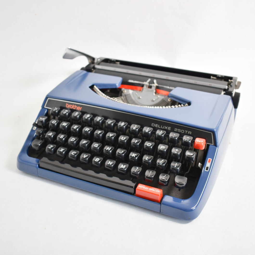 1970s Brother De Luxe 220TR Typewriter