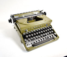 Load image into Gallery viewer, 1952 Everest Mod. 90 Typewriter
