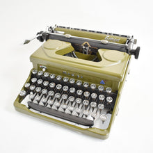 Load image into Gallery viewer, 1952 Everest Mod. 90 Typewriter
