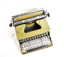 Load image into Gallery viewer, 1952 Everest Mod. 90 Typewriter

