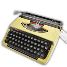 Load image into Gallery viewer, 1977 Brother De Luxe 220 Typewriter
