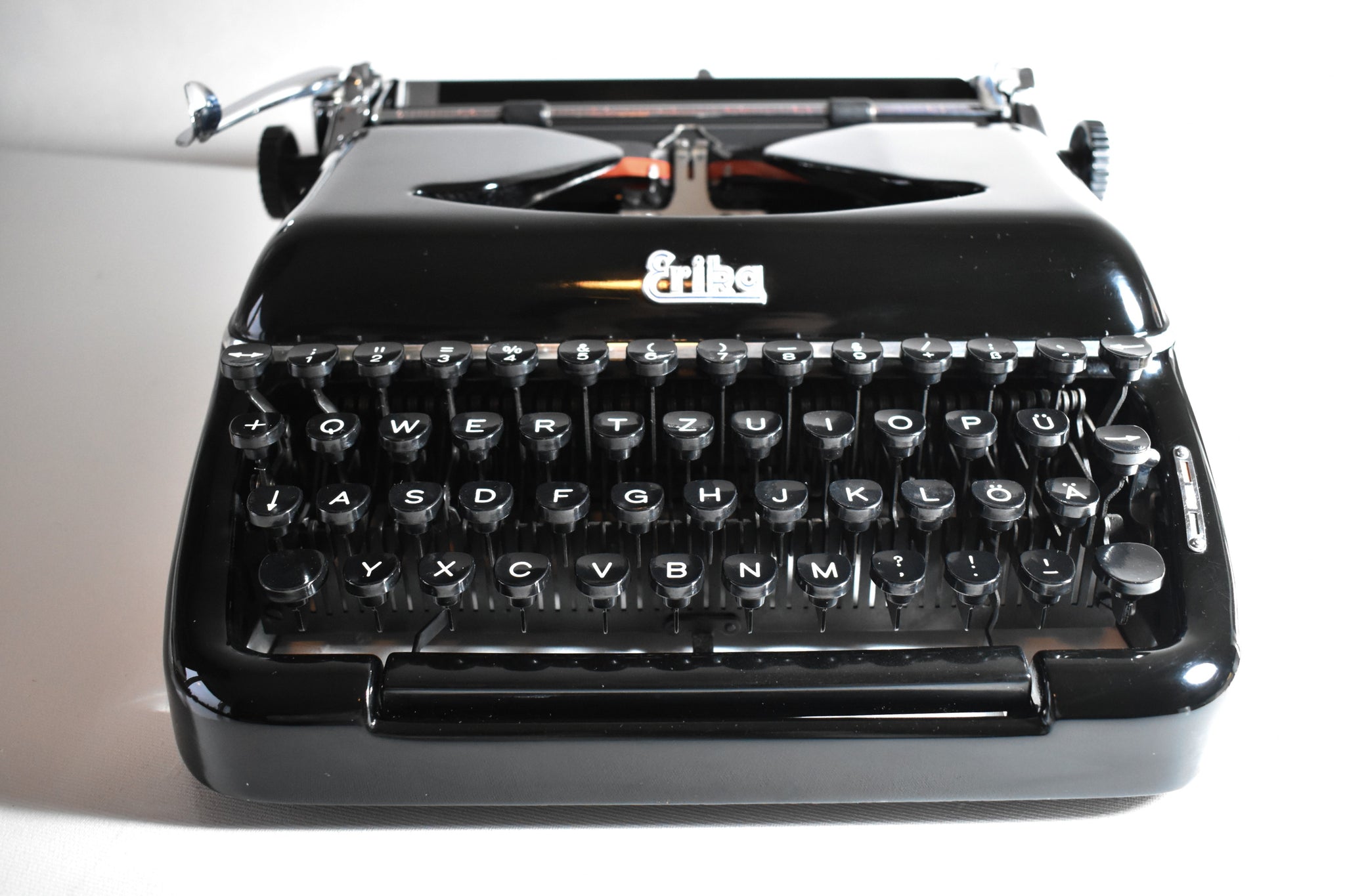 Mint Condition 1954 German Erika 10 Glossy Typewriter