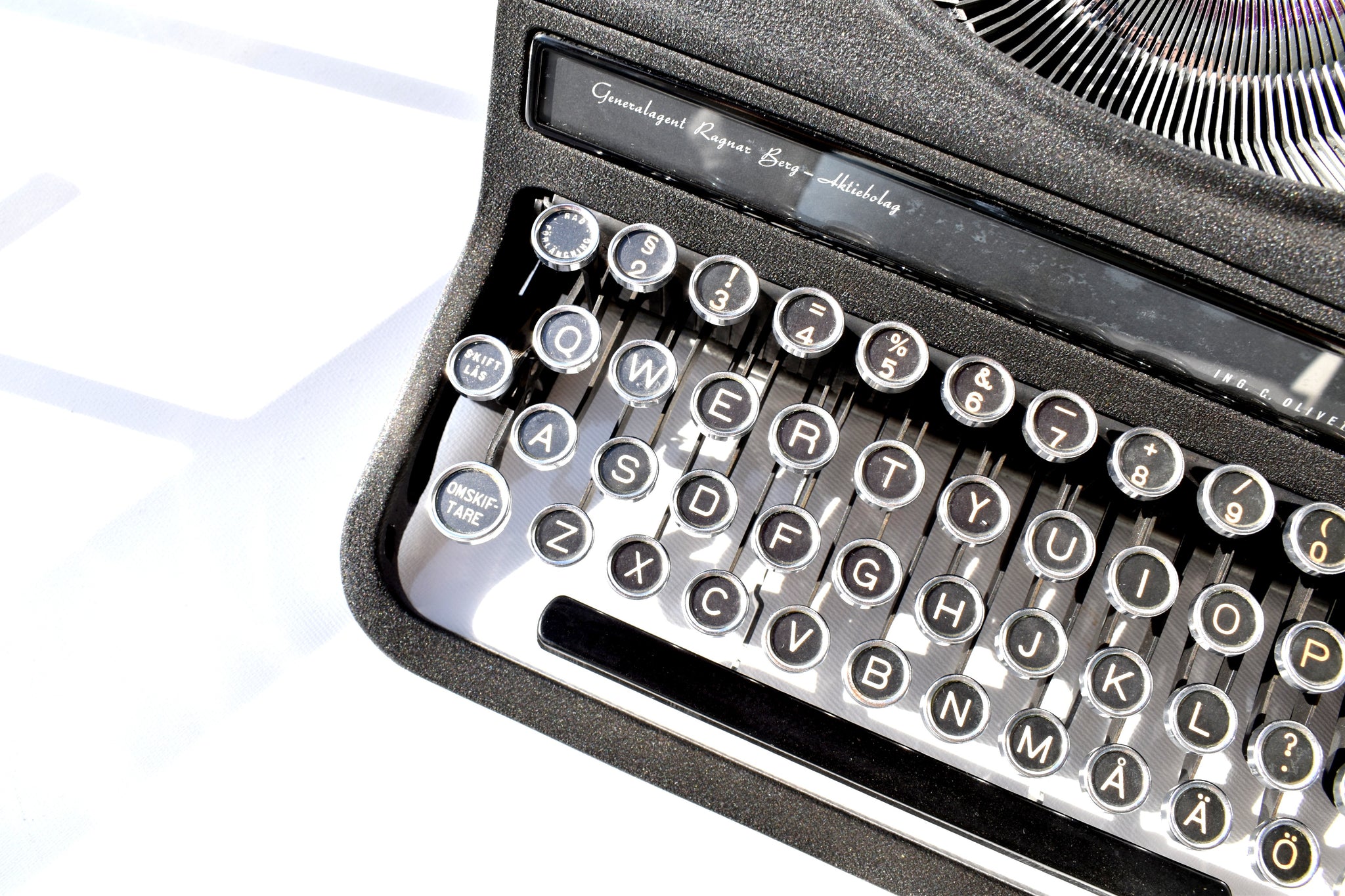 Olivetti Studio 42 Black Finish Typewriter – Amsterdam