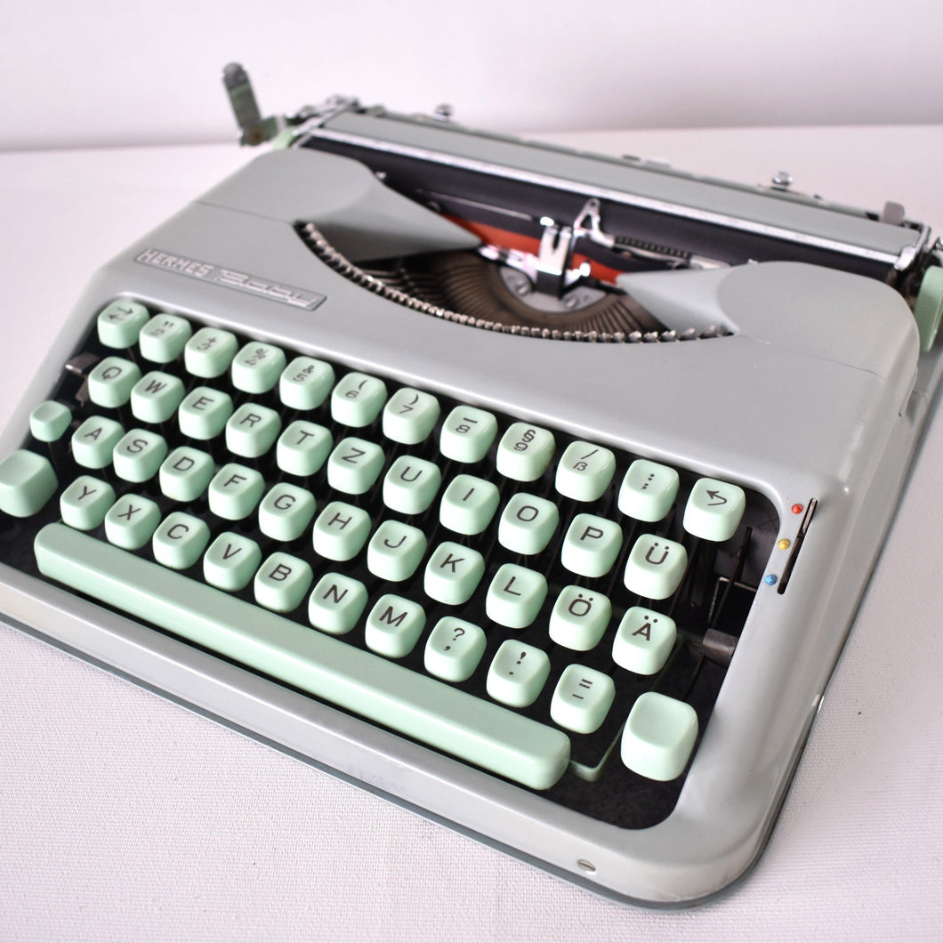 1956 Mint Hermes Baby Typewriter