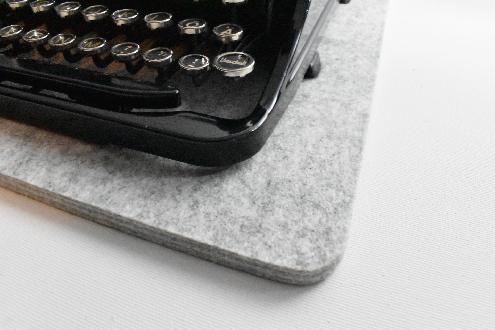 Olympia Splendid 66 Typewriter - Italic Typeface - FREE UK POSTAGE – Mr