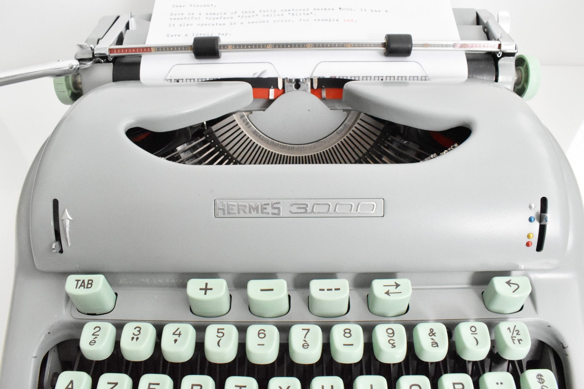 HERMES - 完動品　HERMES 3000 エルメスタイプライター　ポップ調にカスタムカラー 完動品 HERMES 3000 エルメスタイプライター ポップ調にカスタム