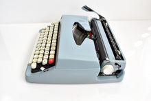 Load image into Gallery viewer, 1972 Brother De Luxe Typewriter
